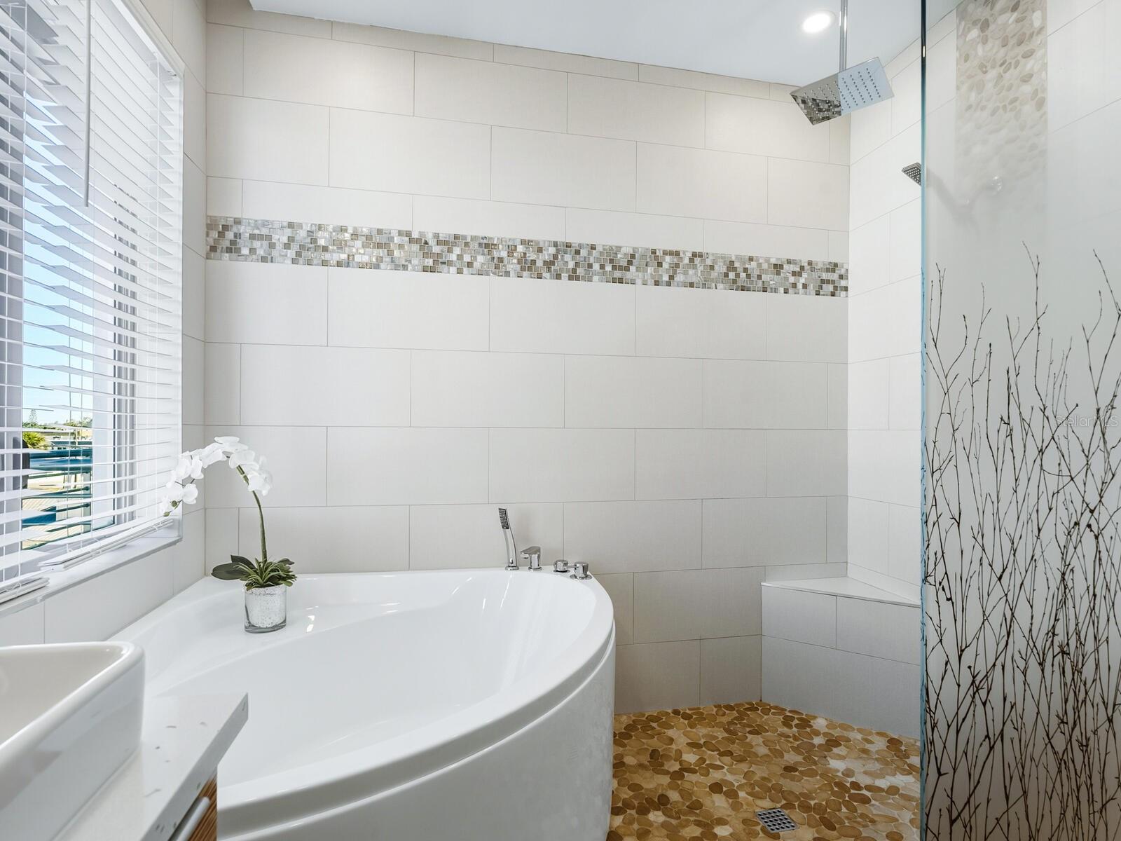 1140 SEASIDE DR #301 & Penthouse — photo 33