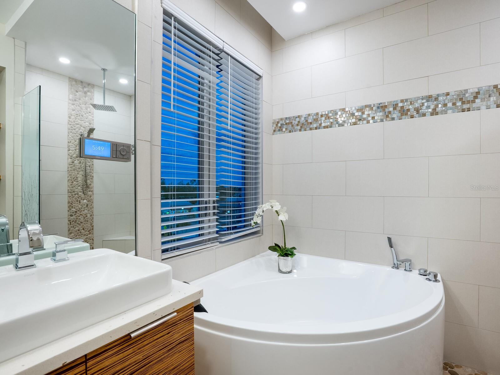 1140 SEASIDE DR #301 & Penthouse — photo 13