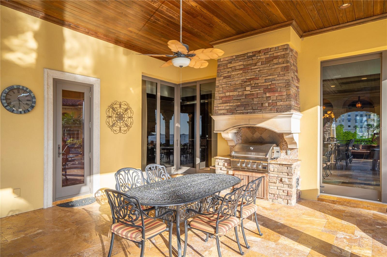 1363 OCEANVIEW DR — photo 9