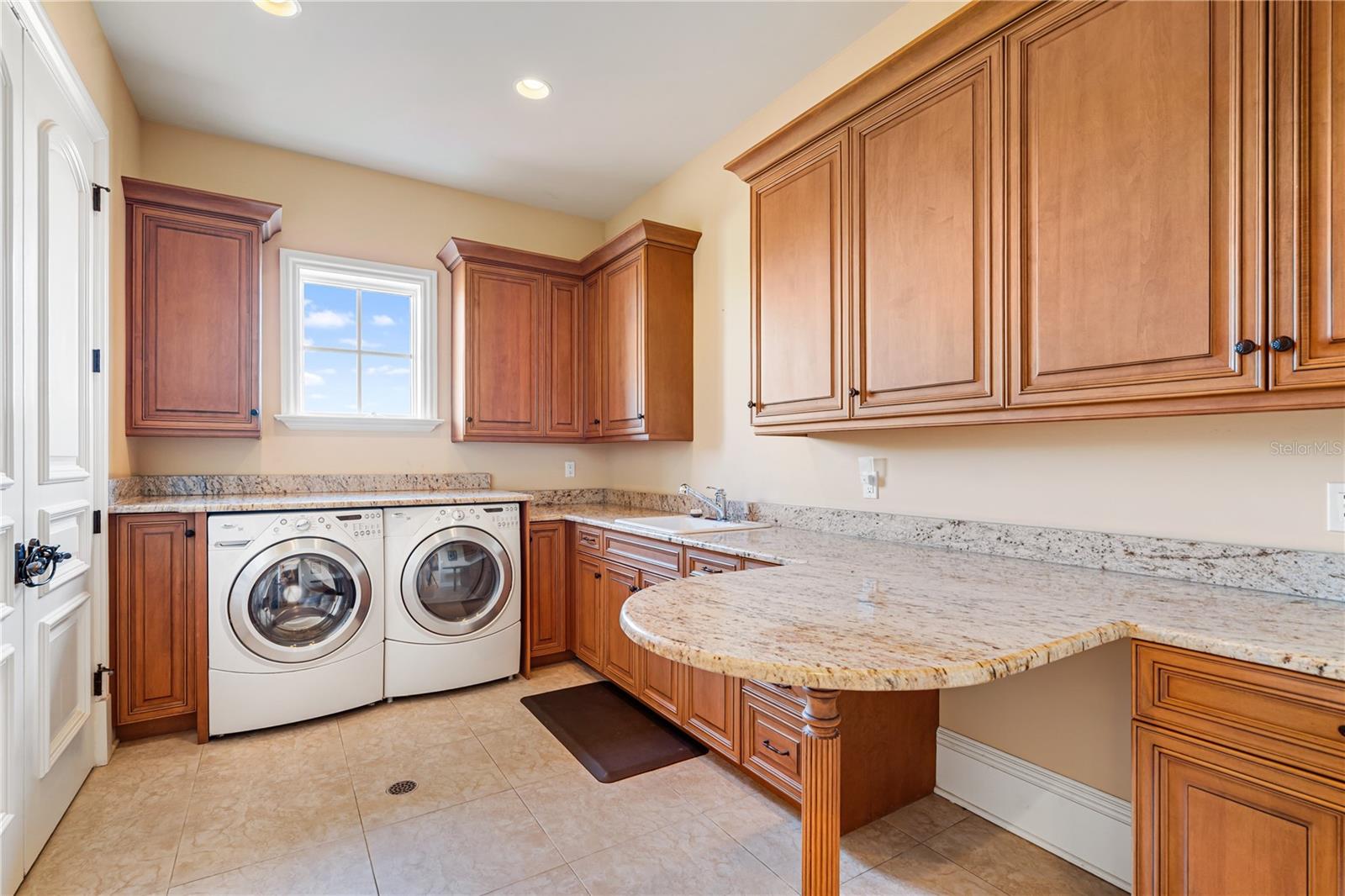 1363 OCEANVIEW DR — photo 48