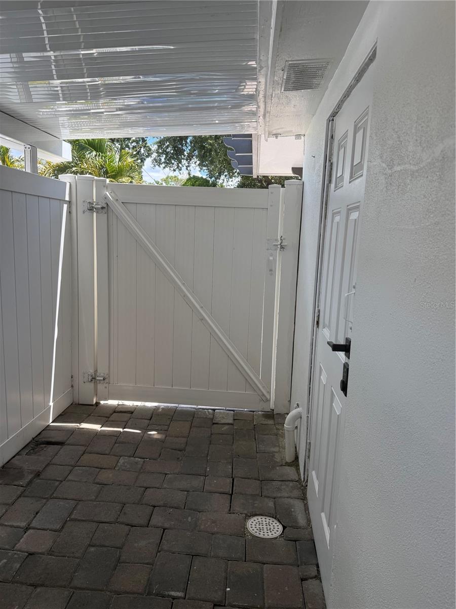7018 N HALE AVE — photo 19