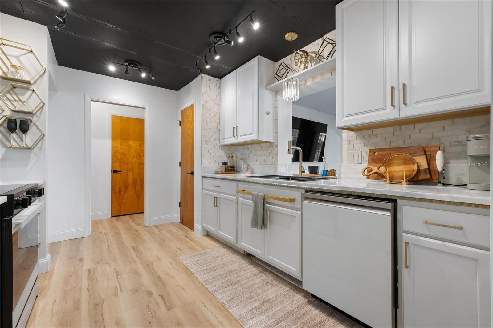 1503 MARLIN ST — photo 7