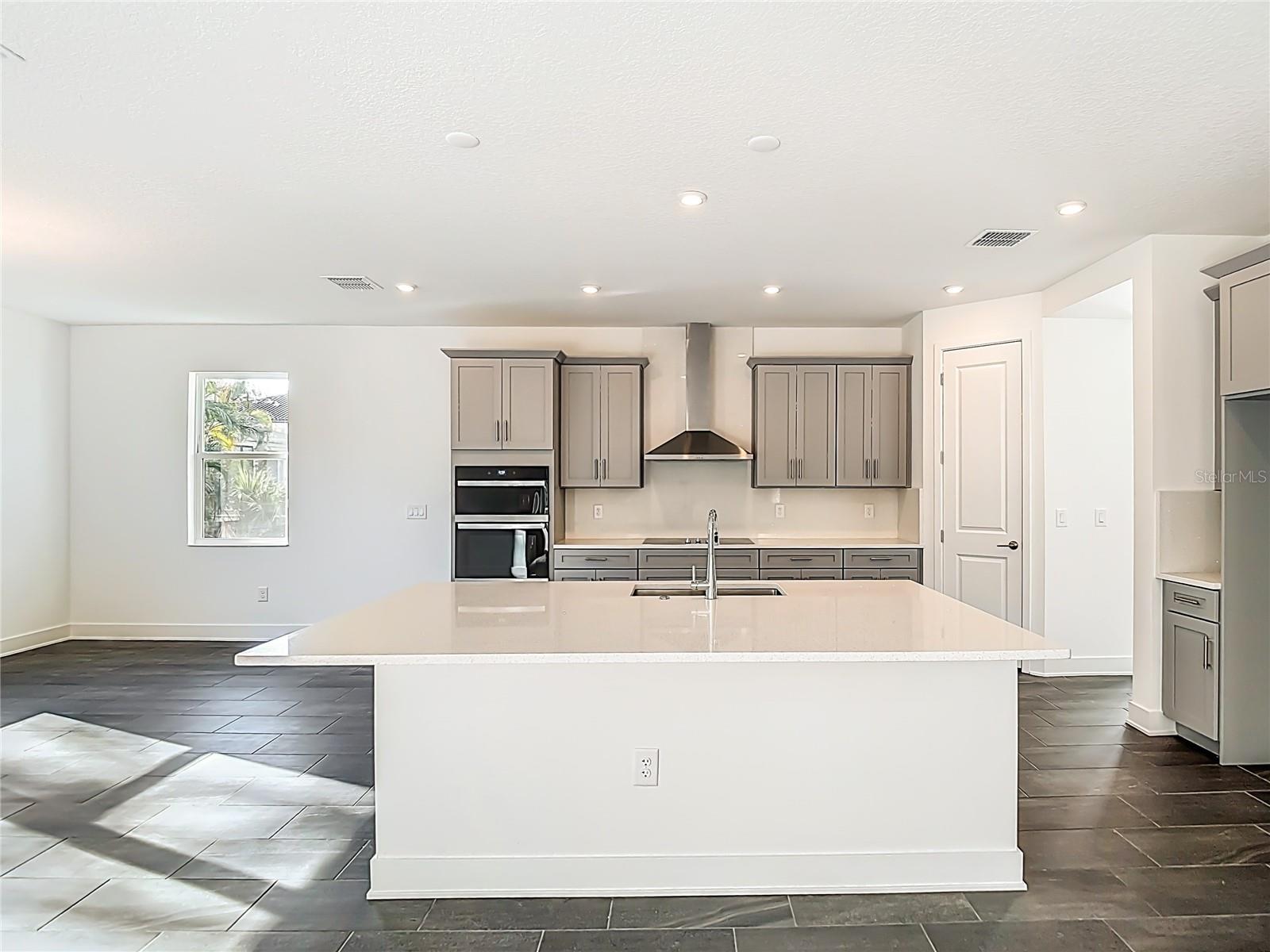 410 S WEST SHORE BLVD — photo 29