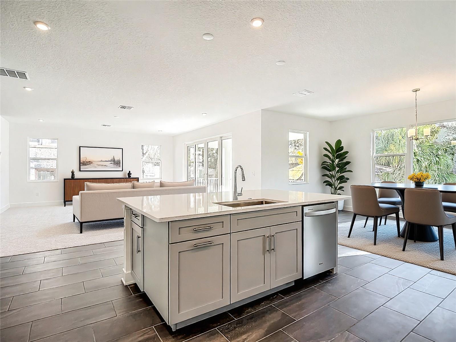 410 S WEST SHORE BLVD — photo 17