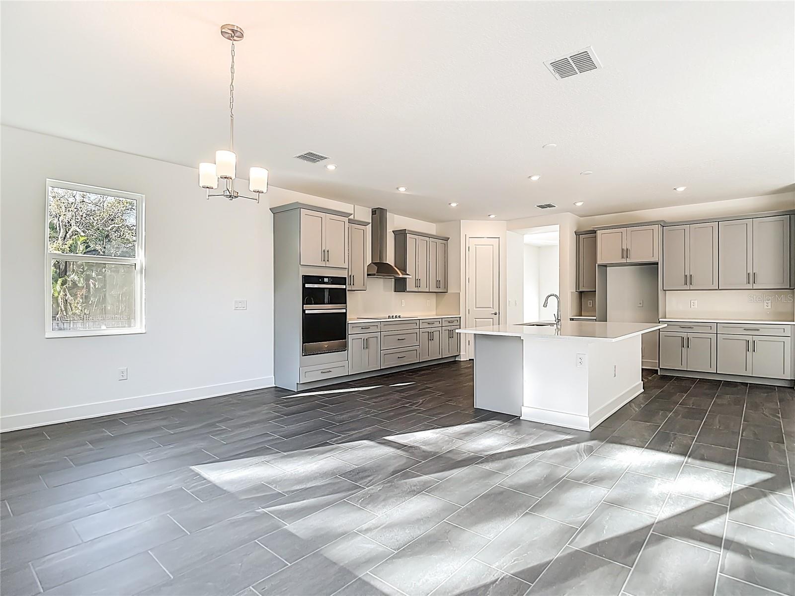 410 S WEST SHORE BLVD — photo 26