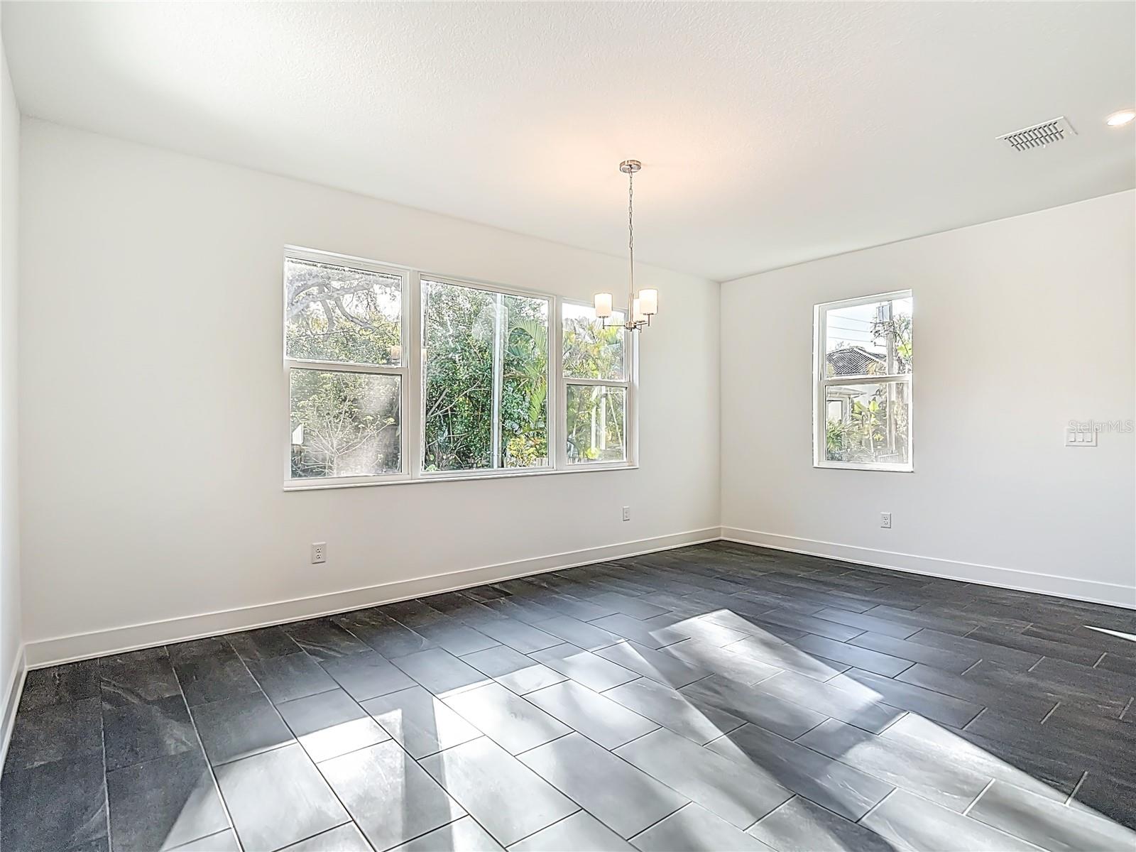 410 S WEST SHORE BLVD — photo 27