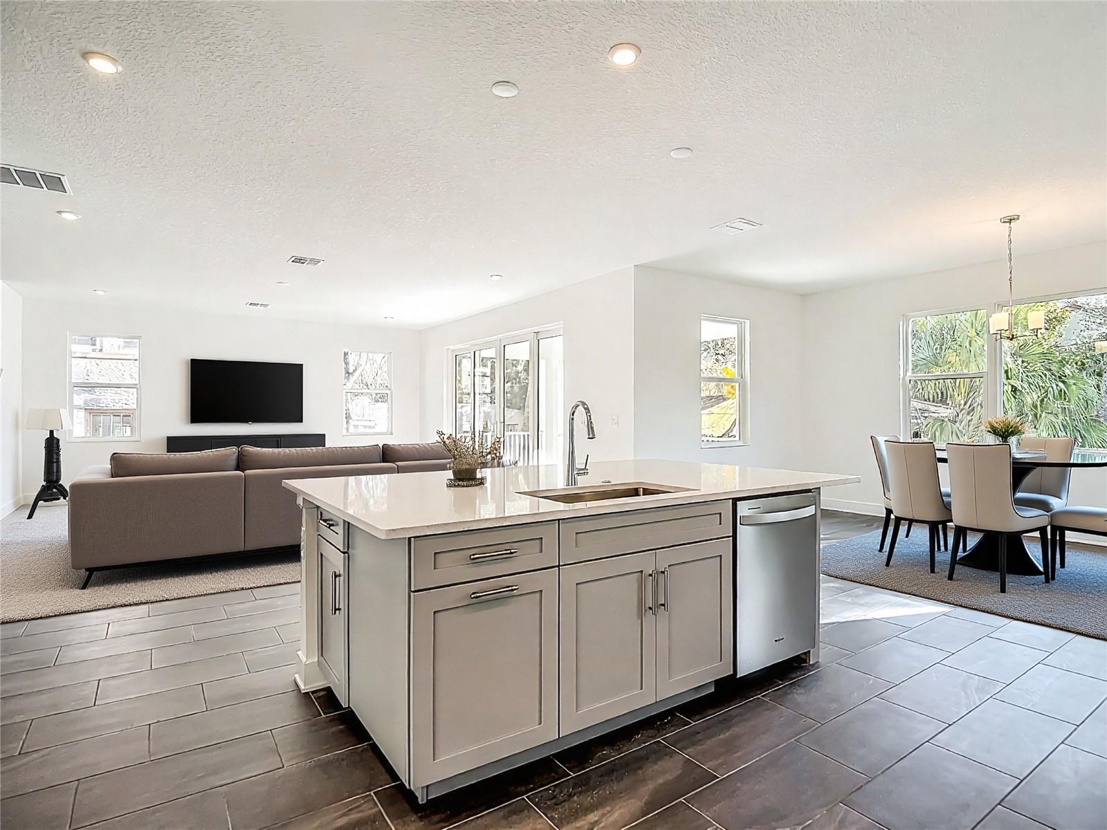410 S WEST SHORE BLVD — photo 92