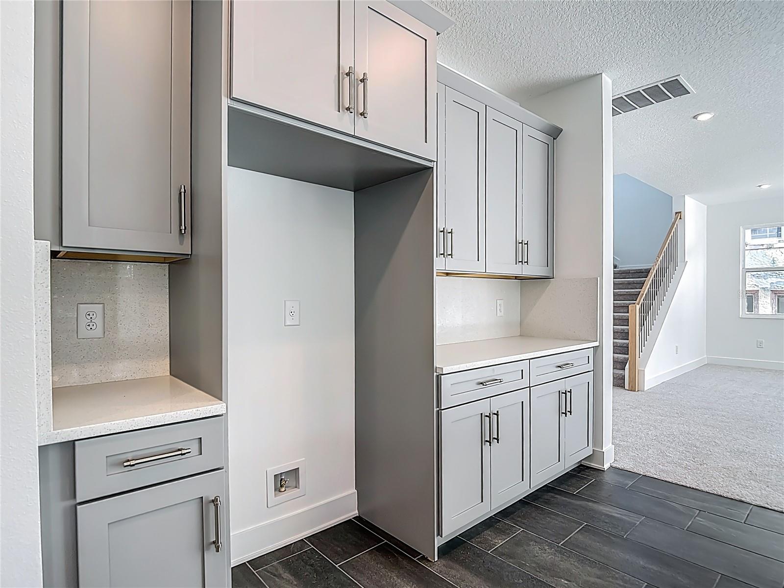 410 S WEST SHORE BLVD — photo 32