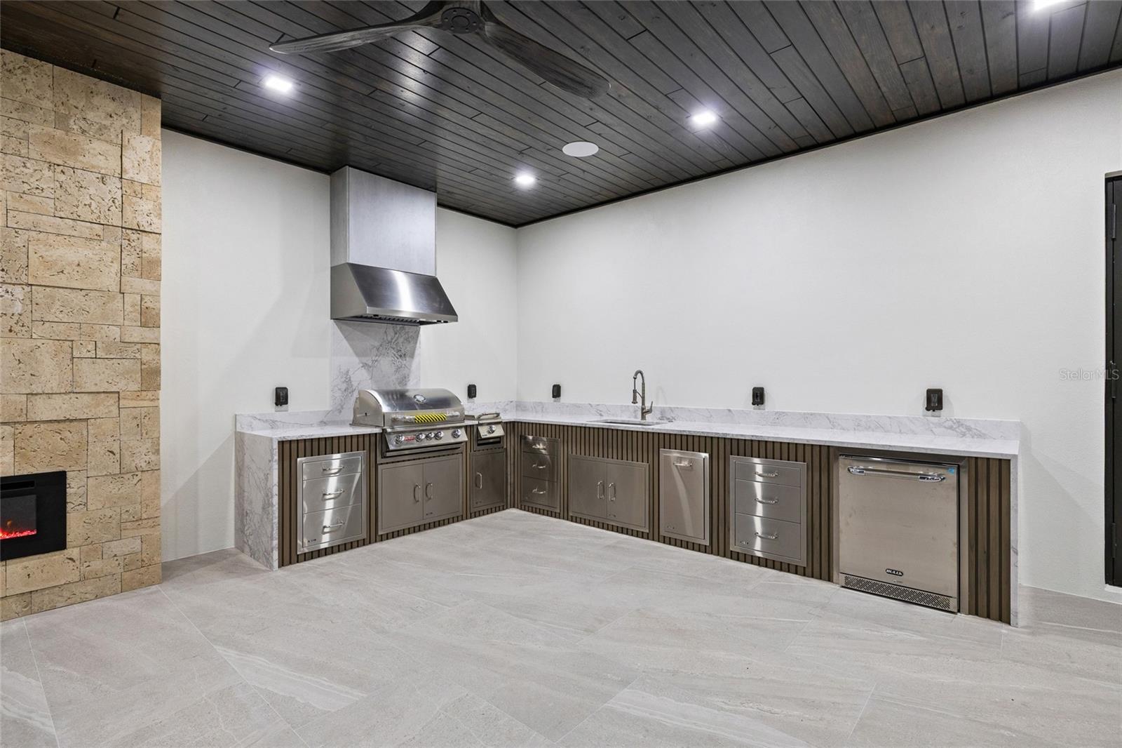6802 E CREEK DR — photo 89