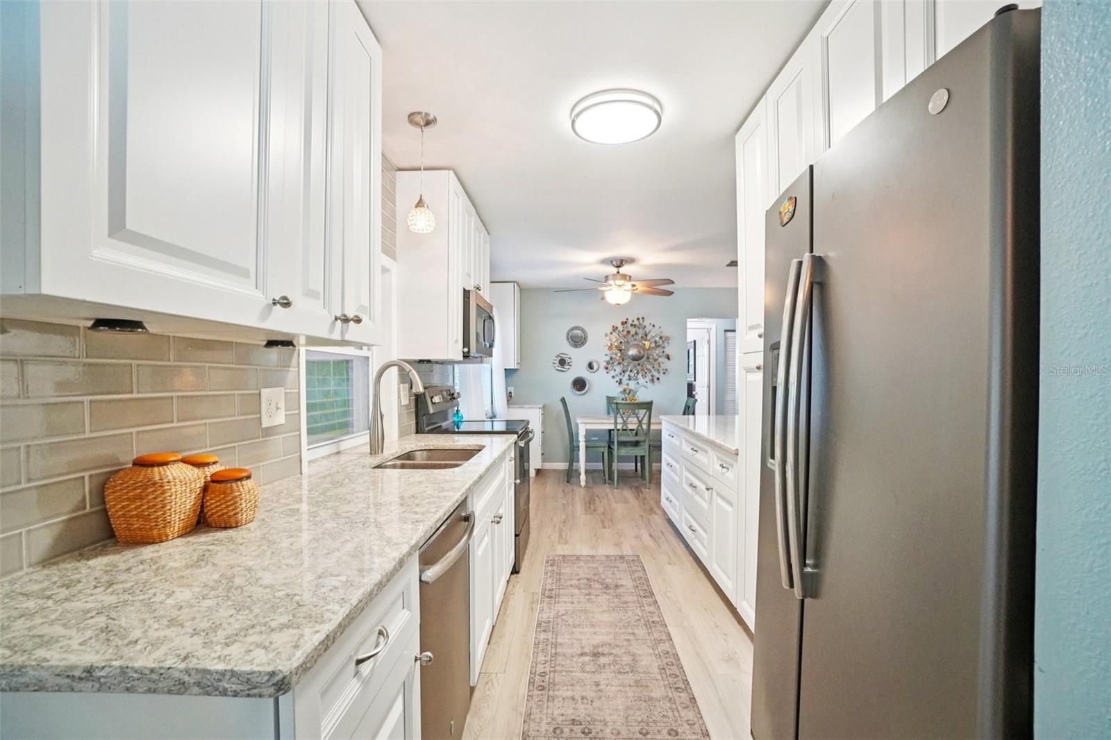 2137 MALCOLM DR — photo 14