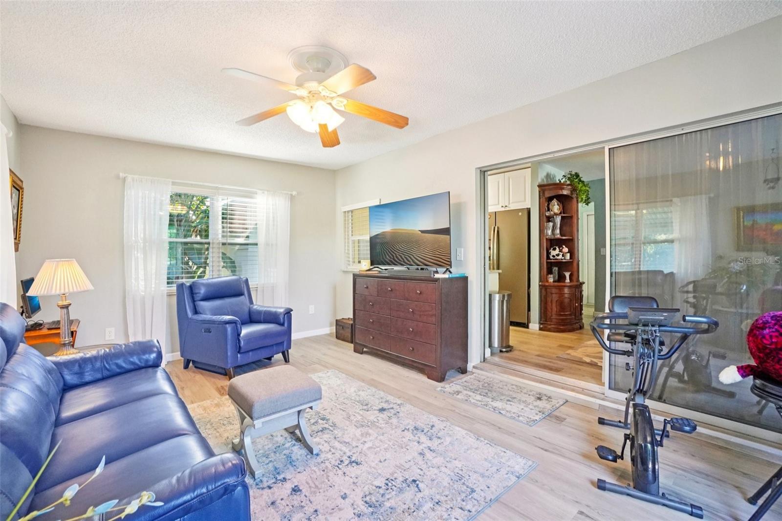 2137 MALCOLM DR — photo 7