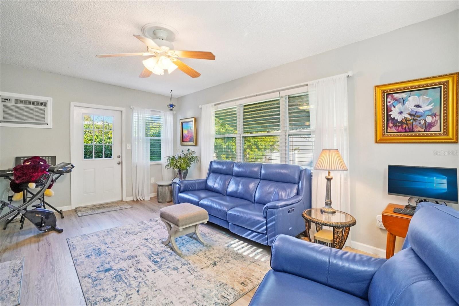 2137 MALCOLM DR — photo 8