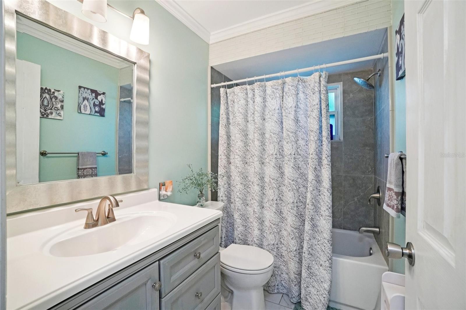 2137 MALCOLM DR — photo 18