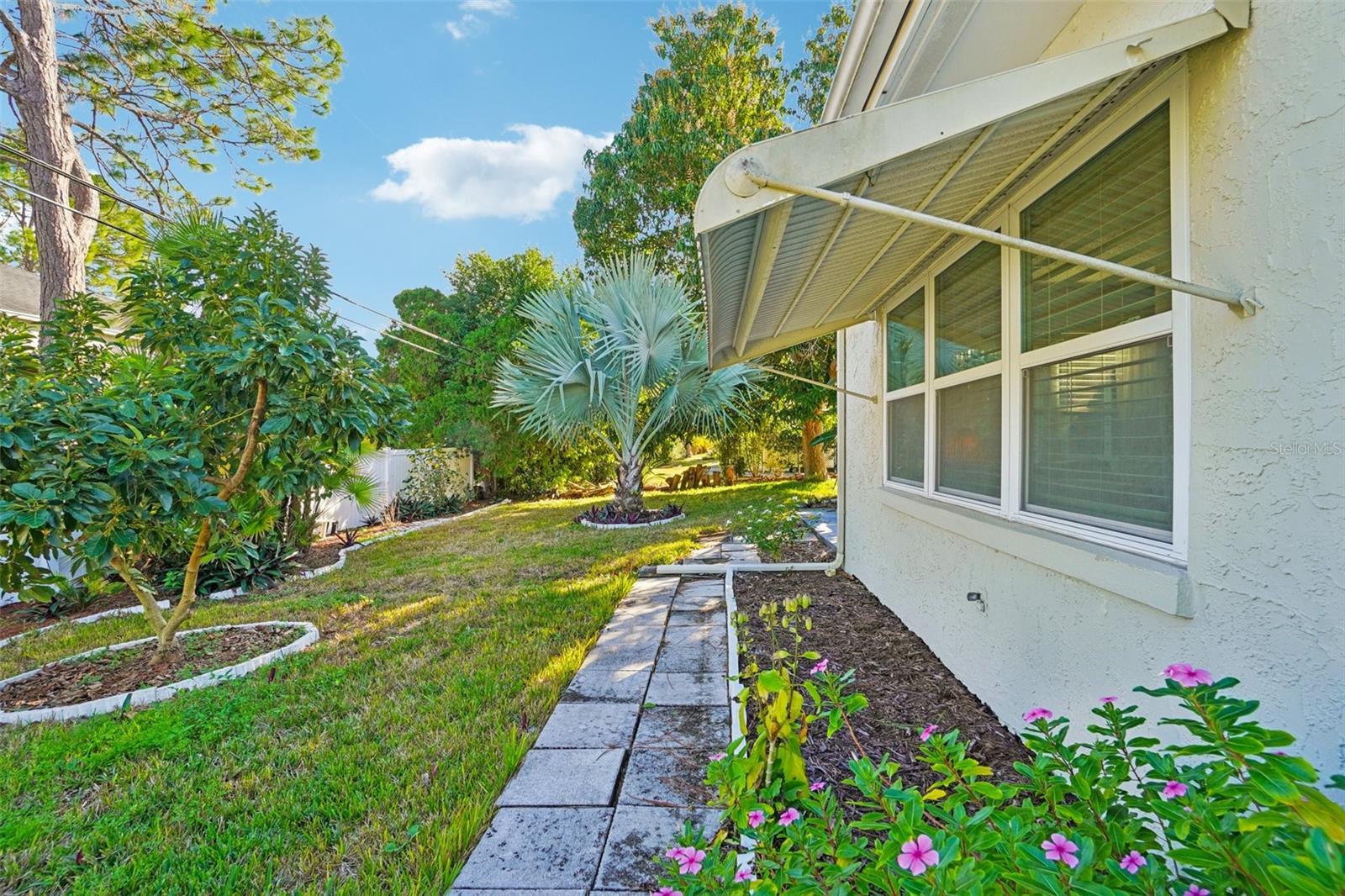 2137 MALCOLM DR — photo 29