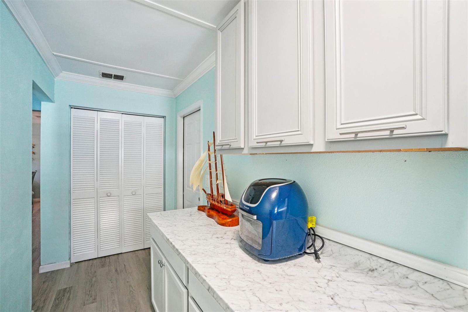 2137 MALCOLM DR — photo 23