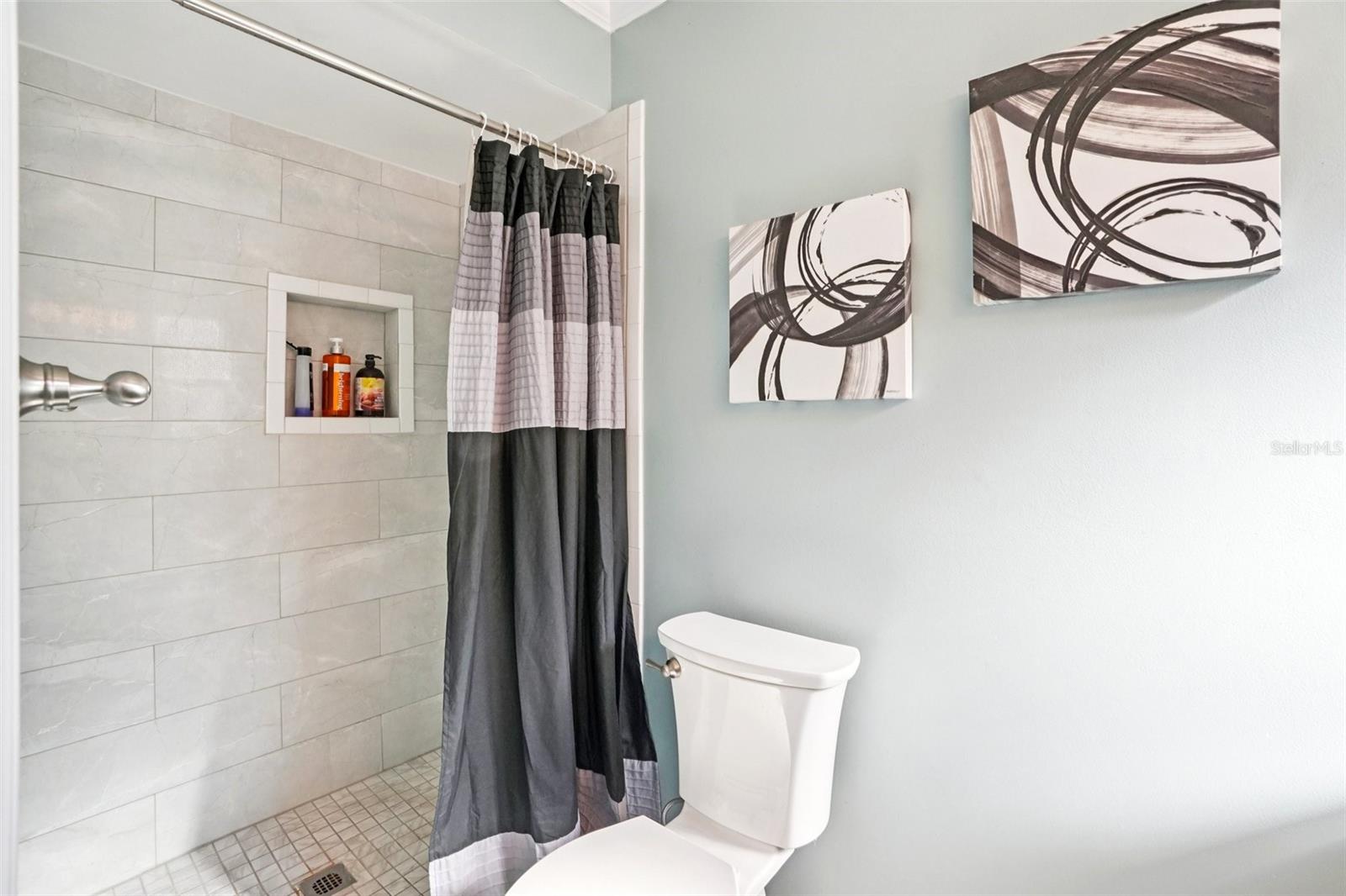 2137 MALCOLM DR — photo 20