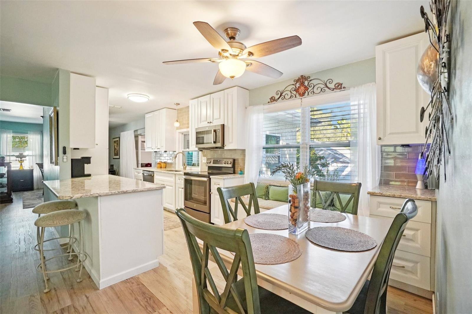 2137 MALCOLM DR — photo 10