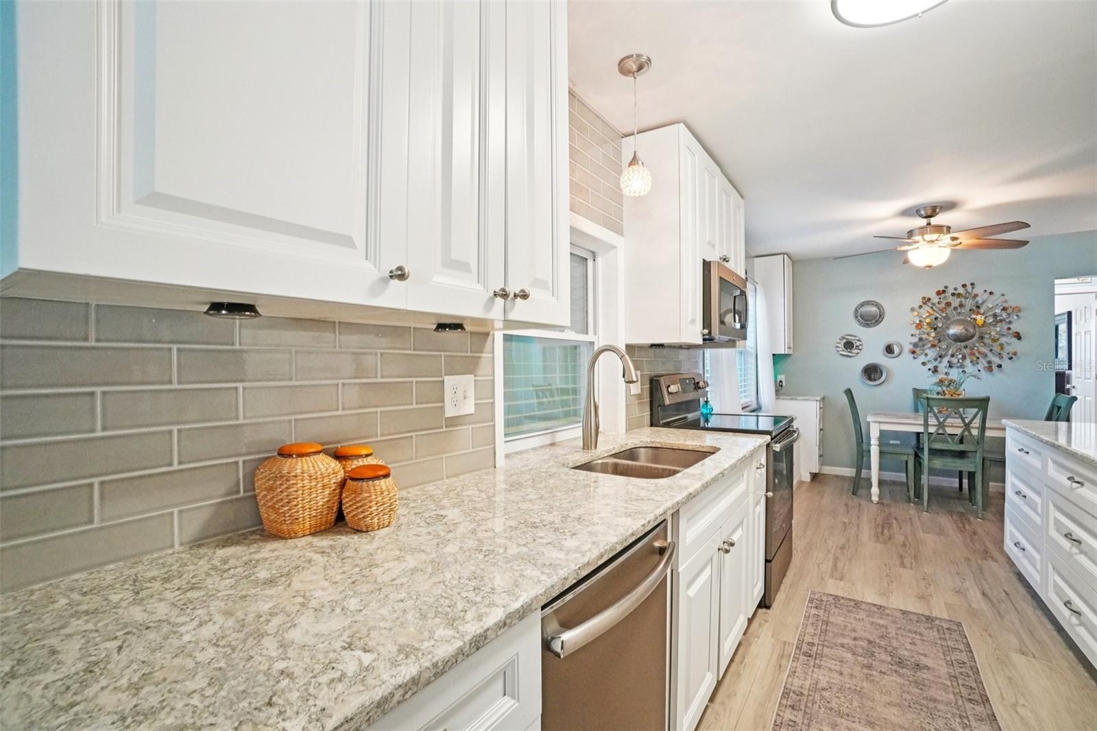 2137 MALCOLM DR — photo 15