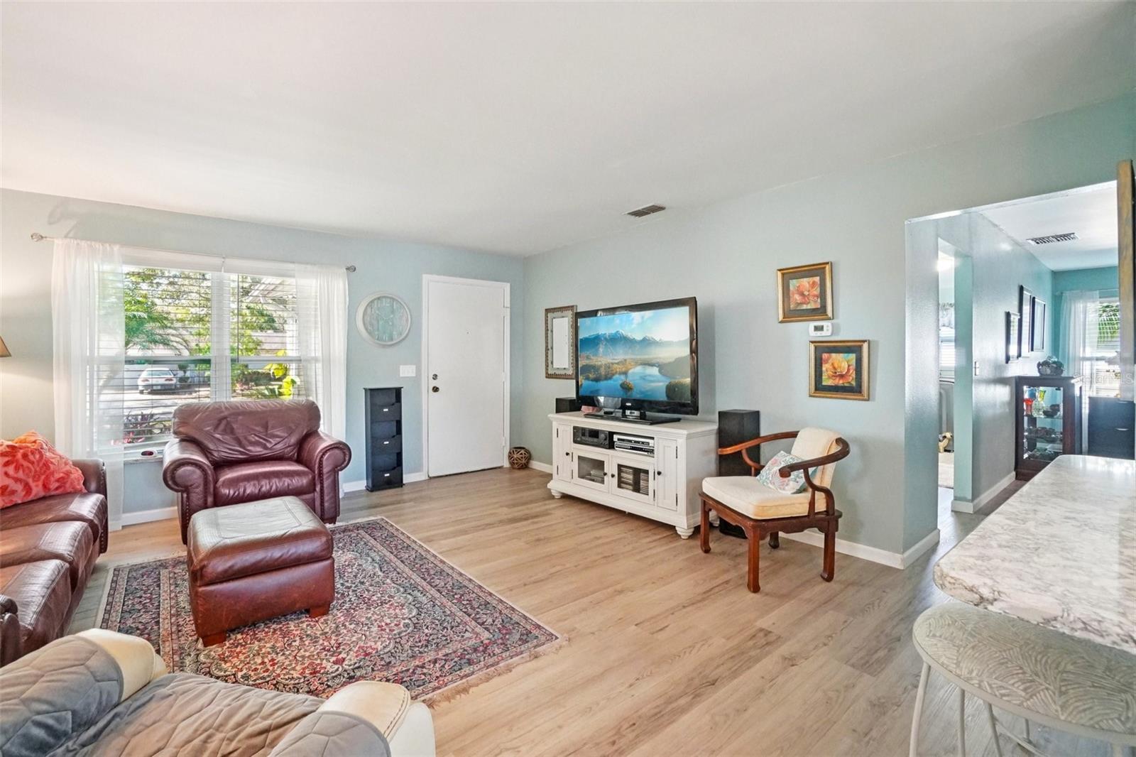 2137 MALCOLM DR — photo 6