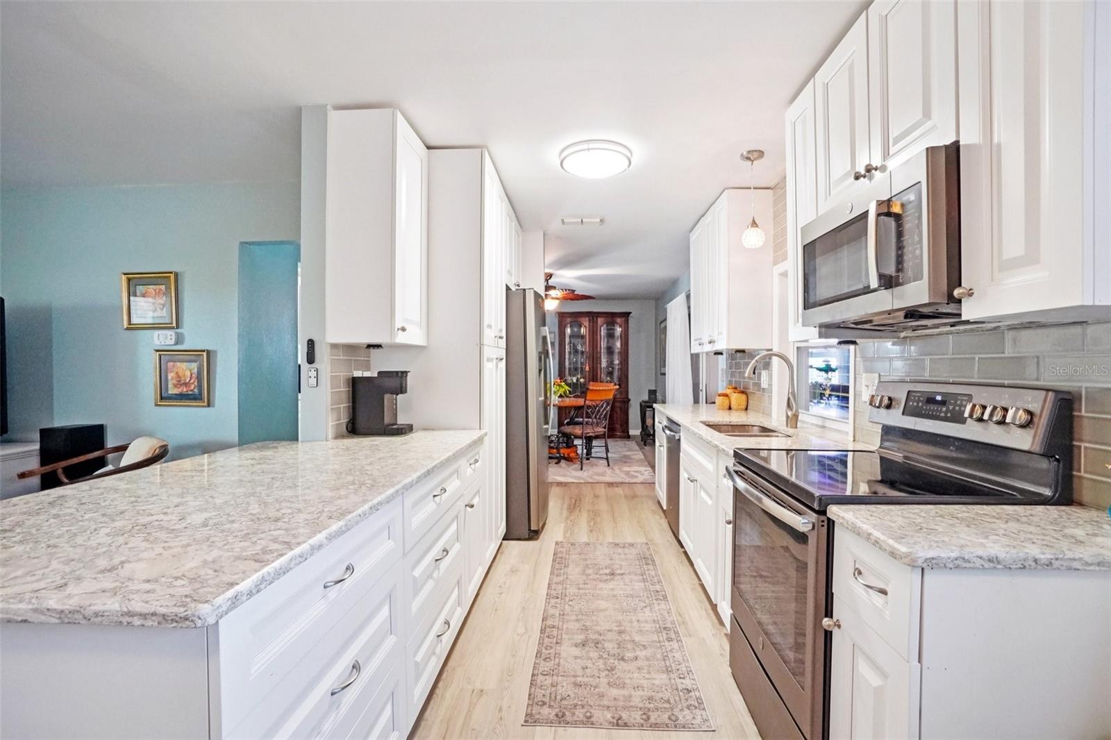 2137 MALCOLM DR — photo 12