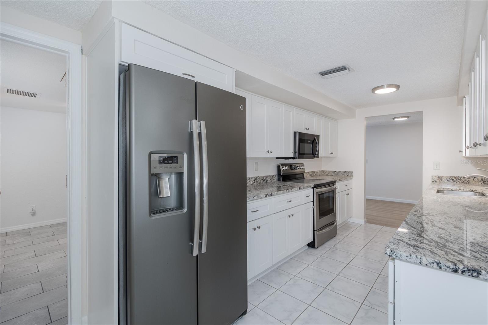 1148 FERNWOOD DR — photo 4