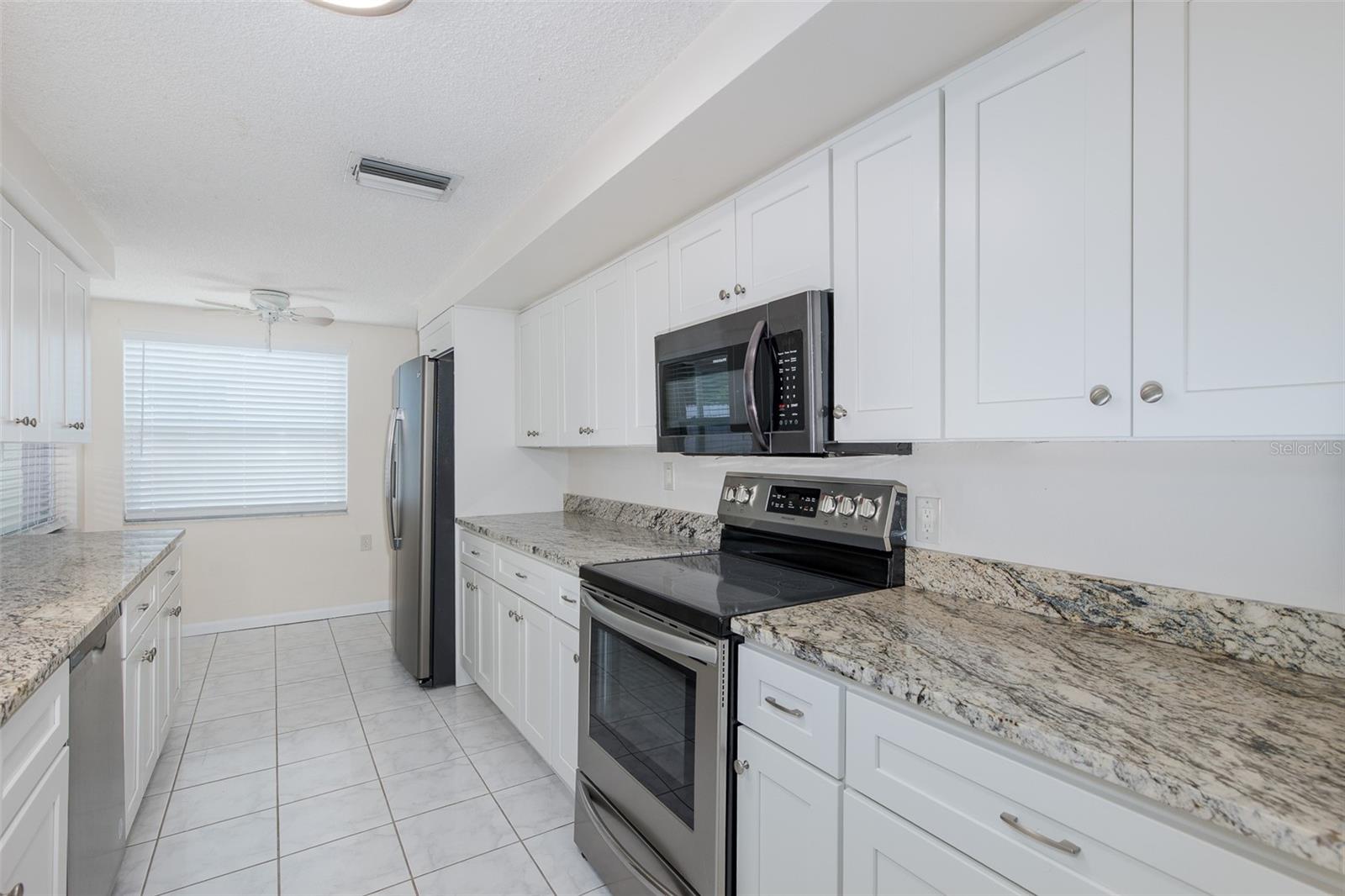 1148 FERNWOOD DR — photo 2
