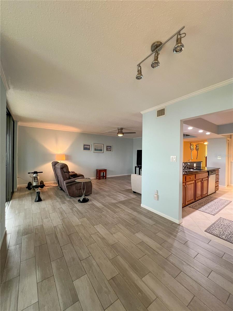 14810 RUE DE BAYONNE #7G — photo 18