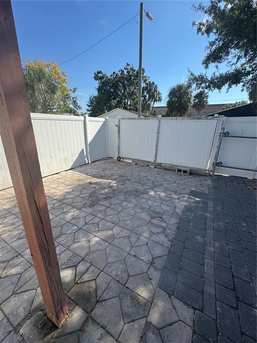 2312 W LA SALLE ST — photo 24