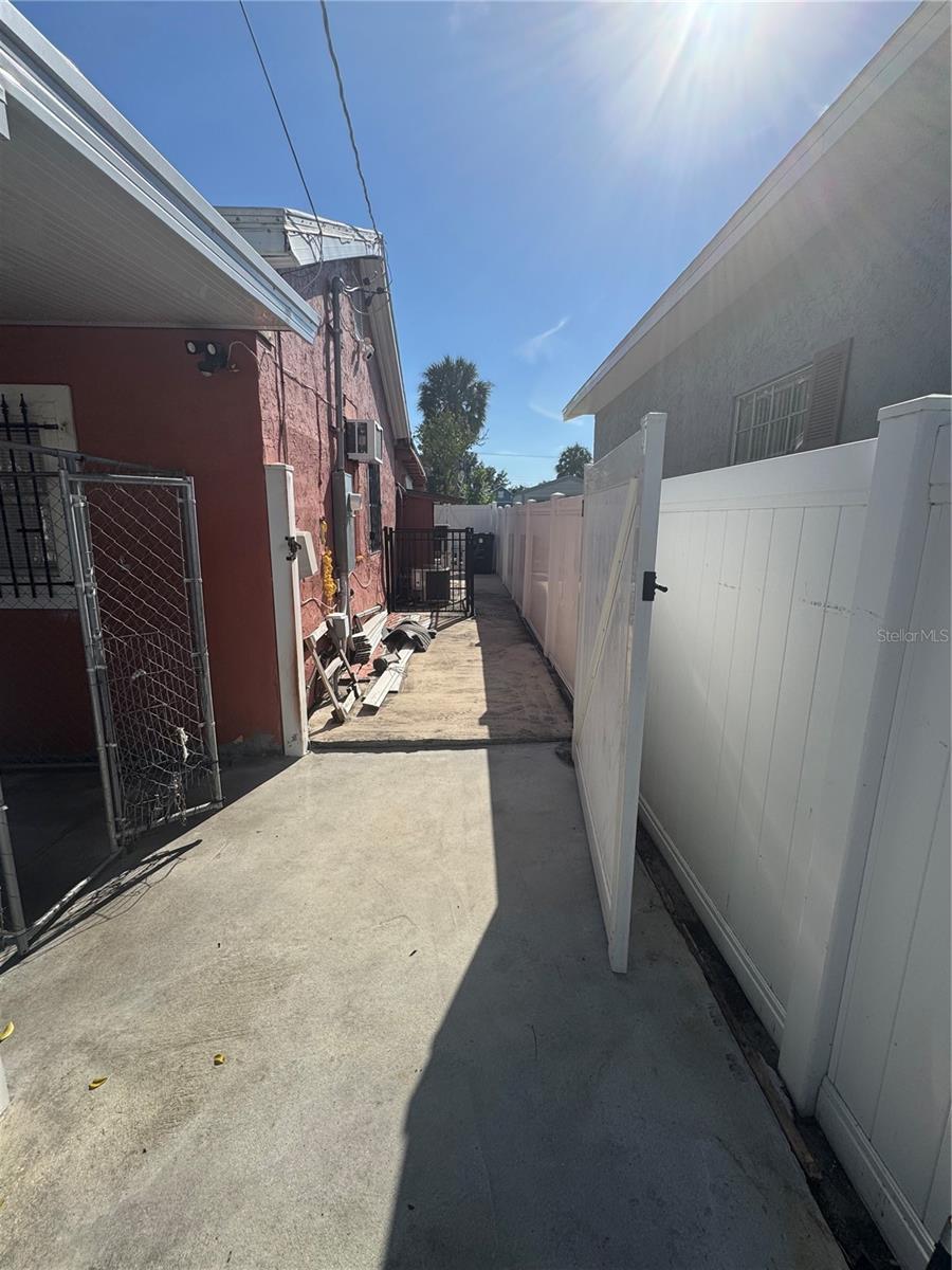 2312 W LA SALLE ST — photo 4