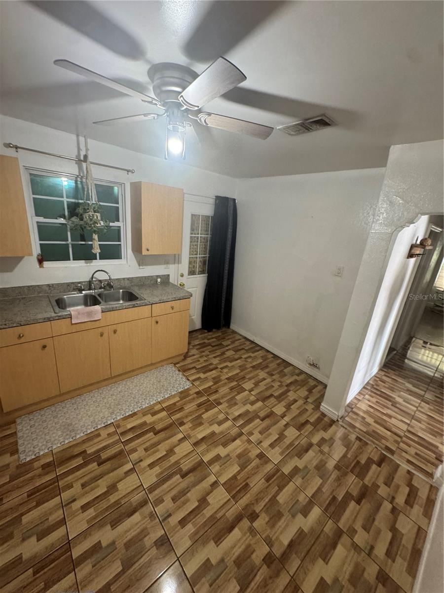 2312 W LA SALLE ST — photo 9