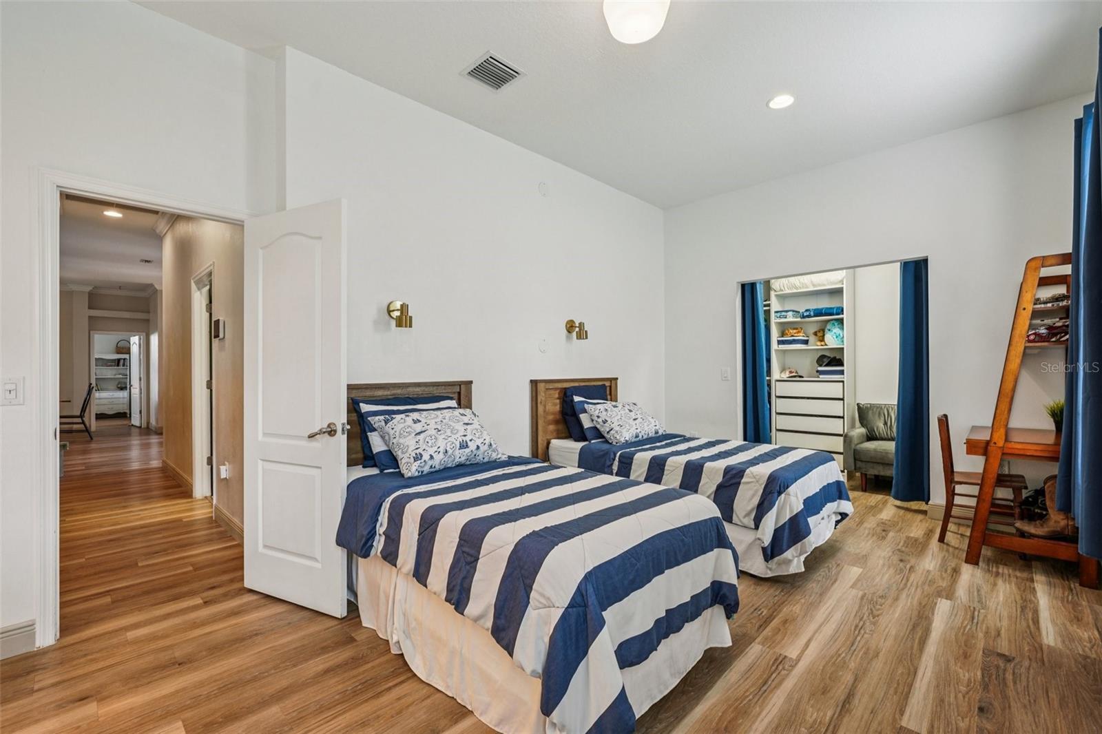 11325 HIDDEN VALLEY LN — photo 32