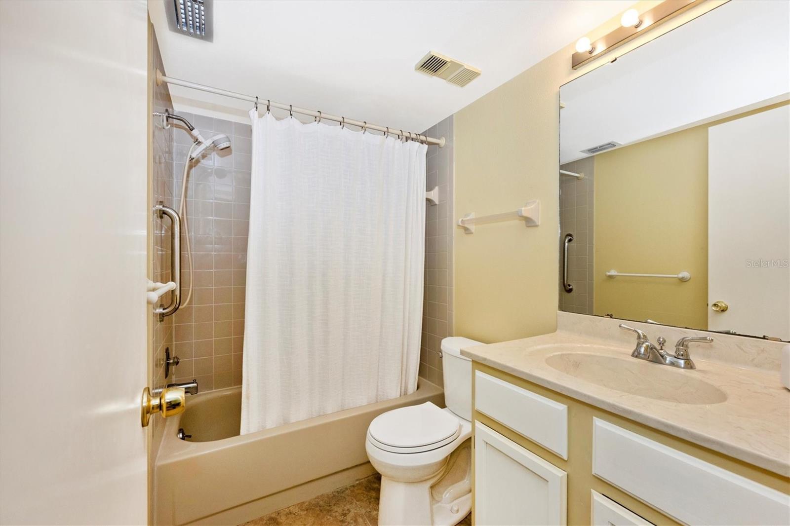 5219 LAKE VILLAGE DR #21 — photo 32
