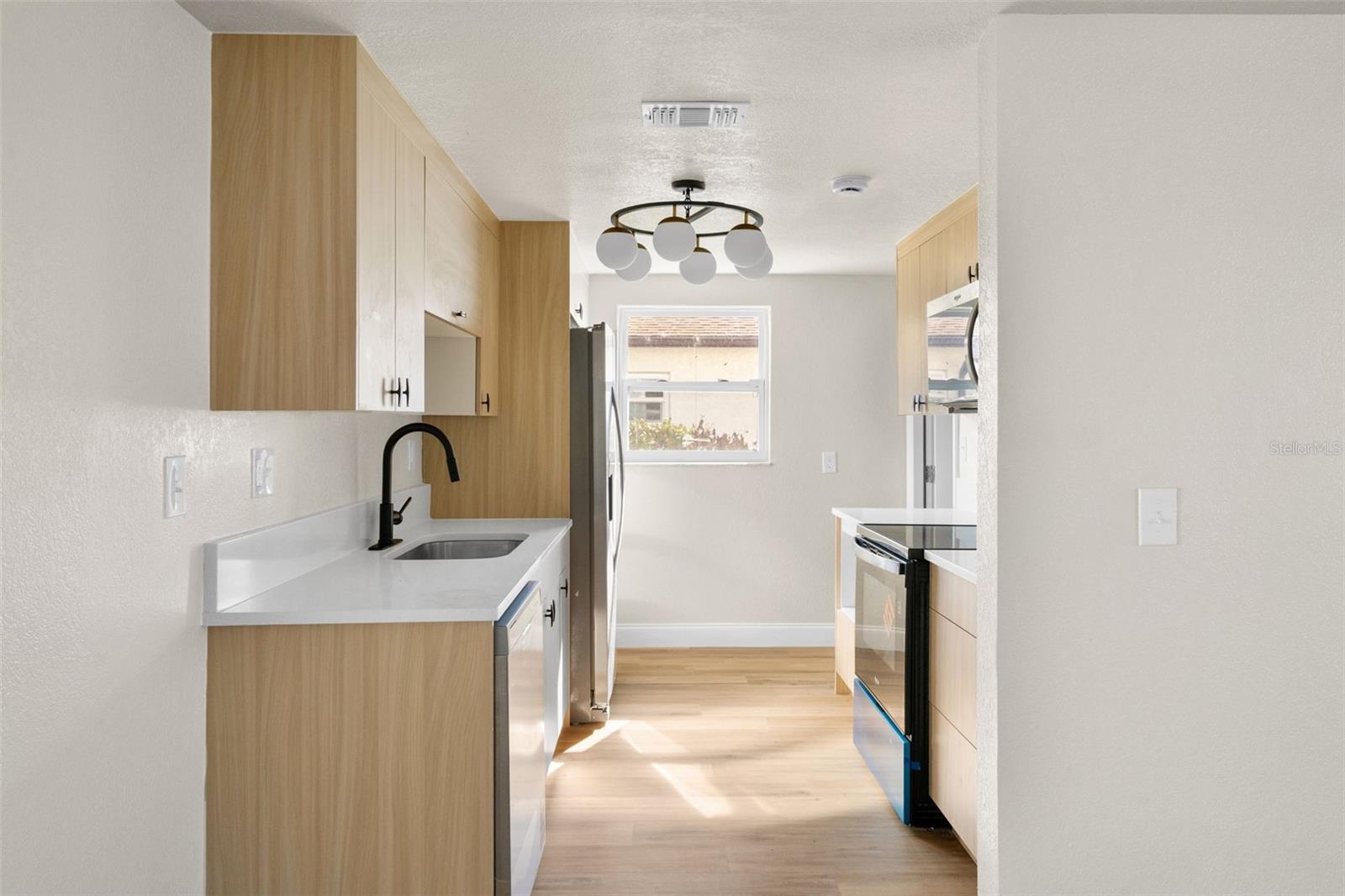 13804 VICTOR AVE — photo 10