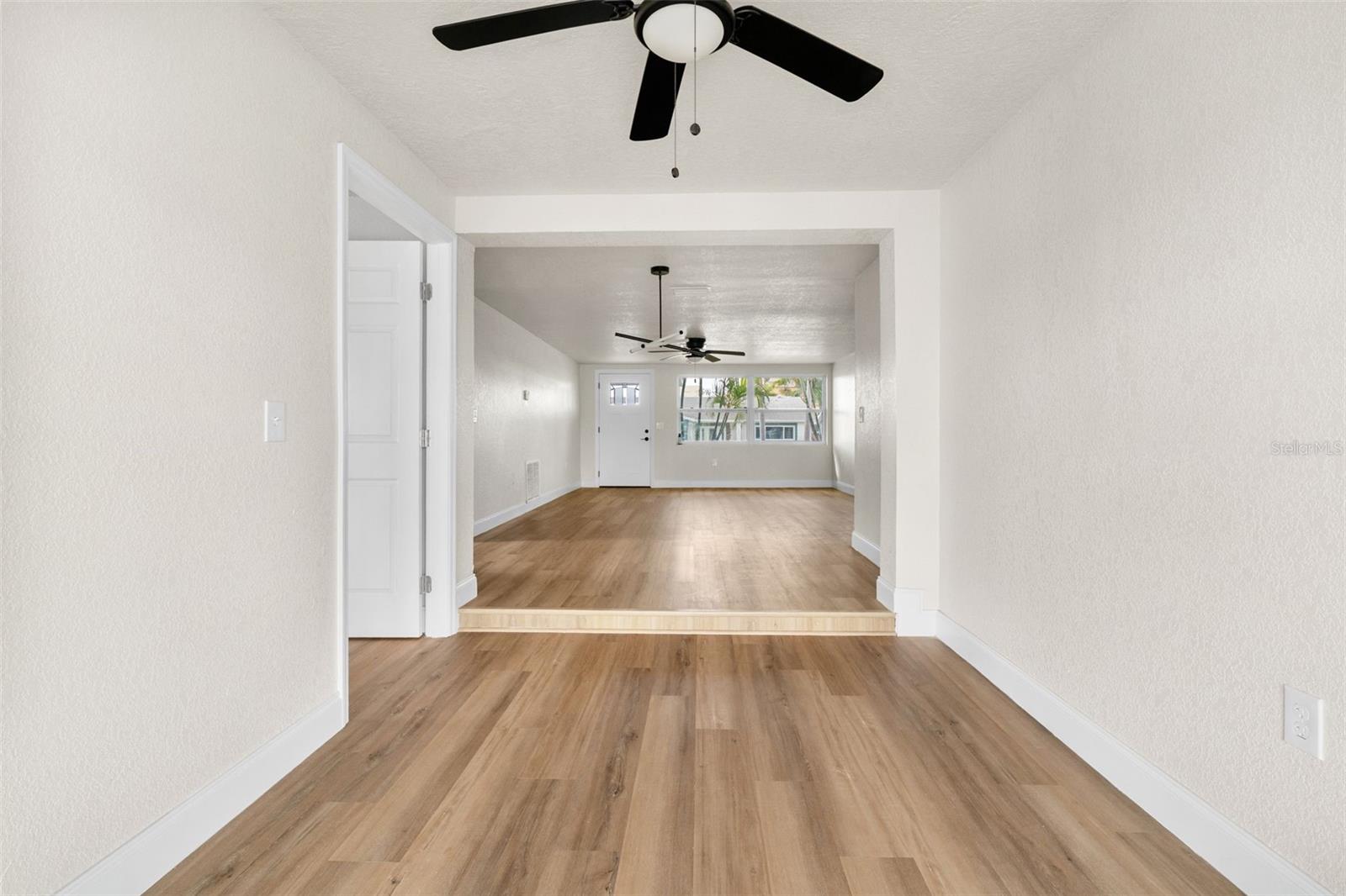 13804 VICTOR AVE — photo 17