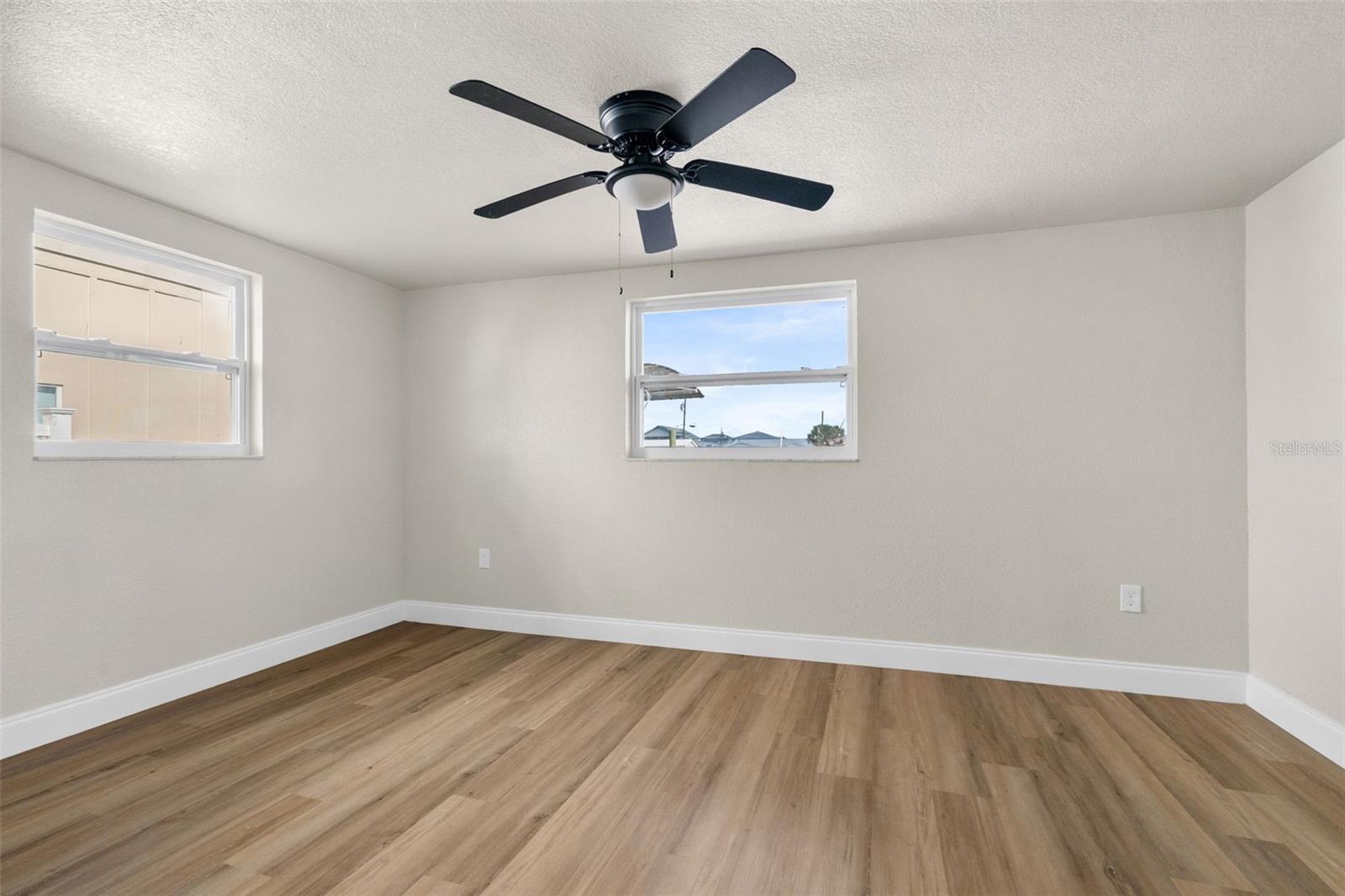 13804 VICTOR AVE — photo 22