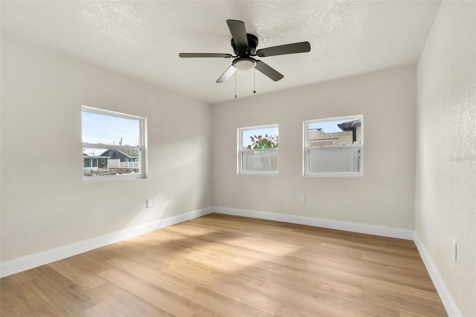 13804 VICTOR AVE — photo 14
