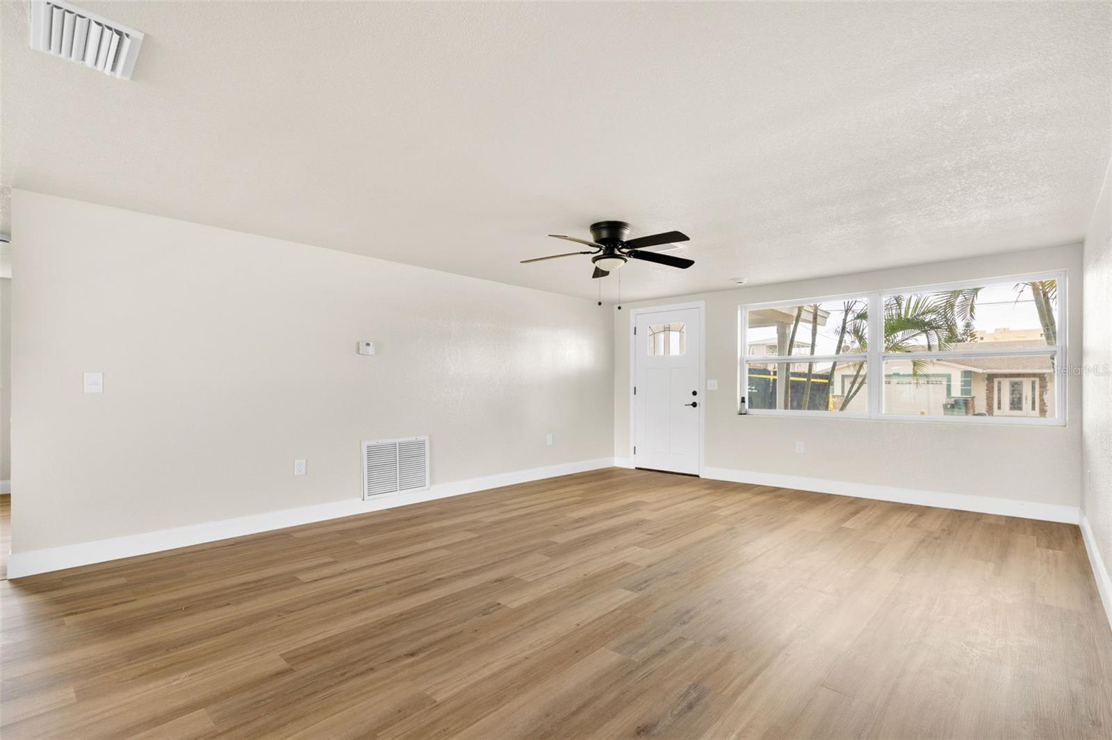 13804 VICTOR AVE — photo 8