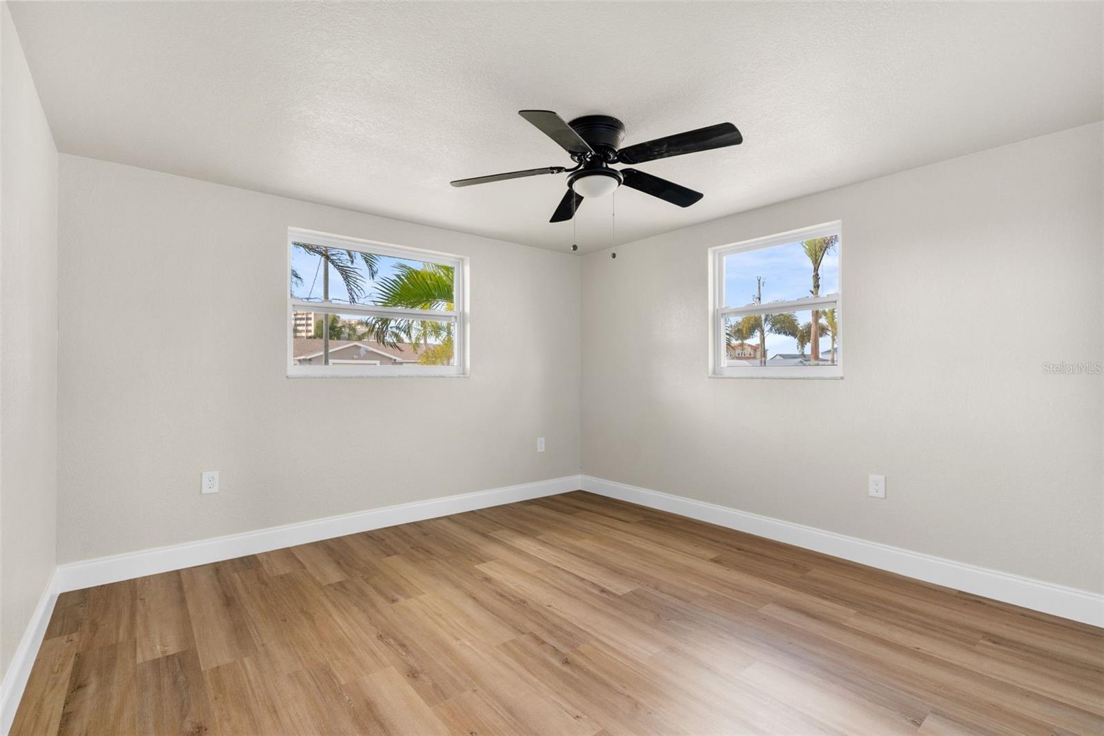 13804 VICTOR AVE — photo 18