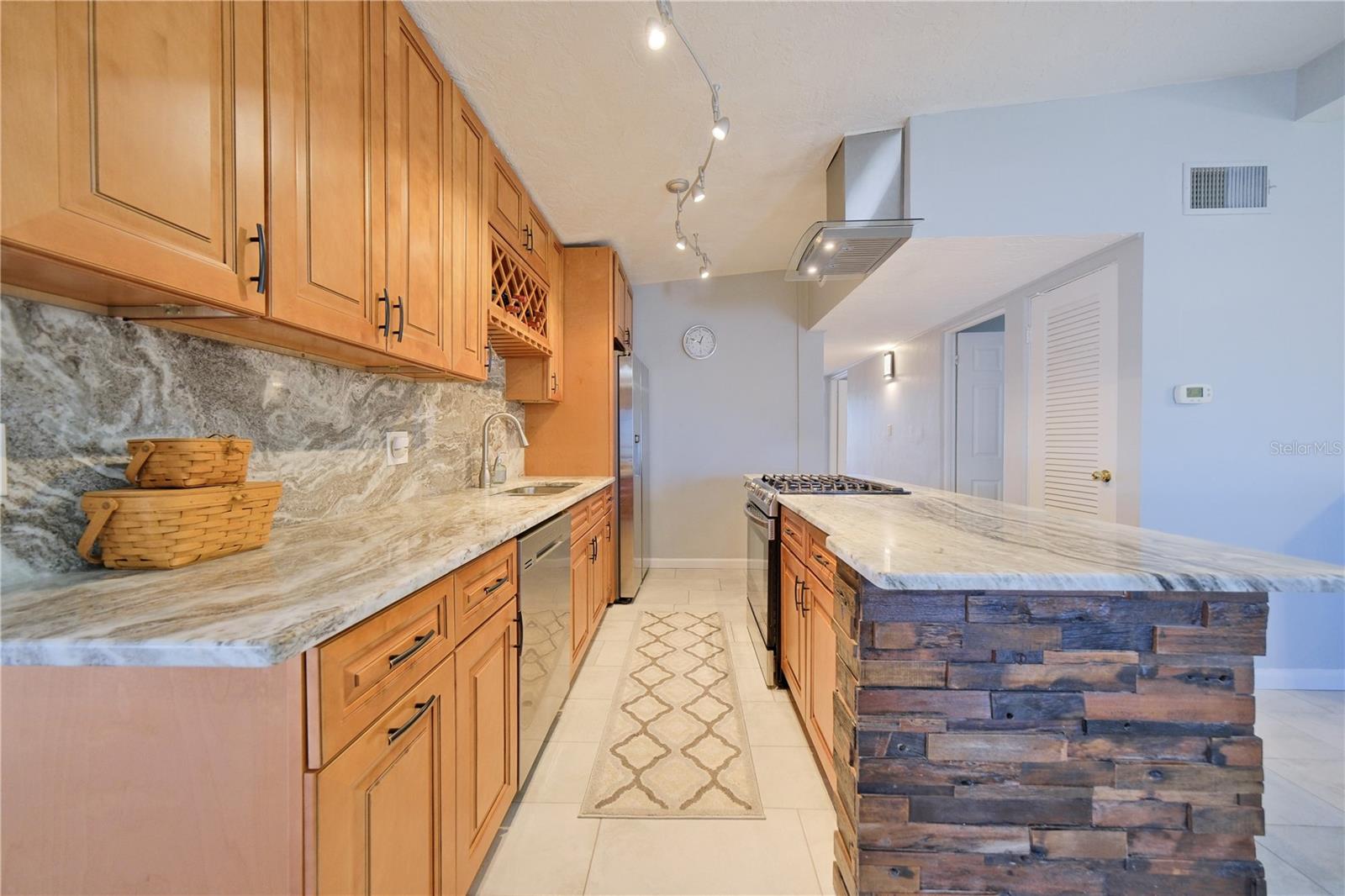 6811 GEORGIA AVE — photo 27