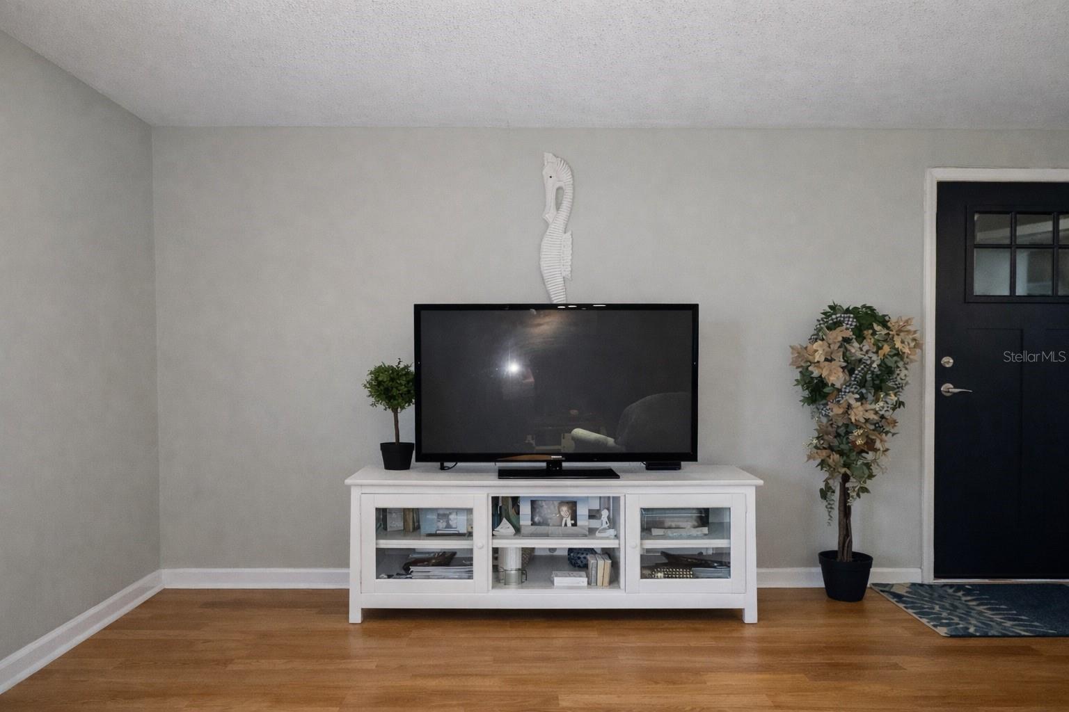 Home in BELLEAIR BLUFFS — photo 12