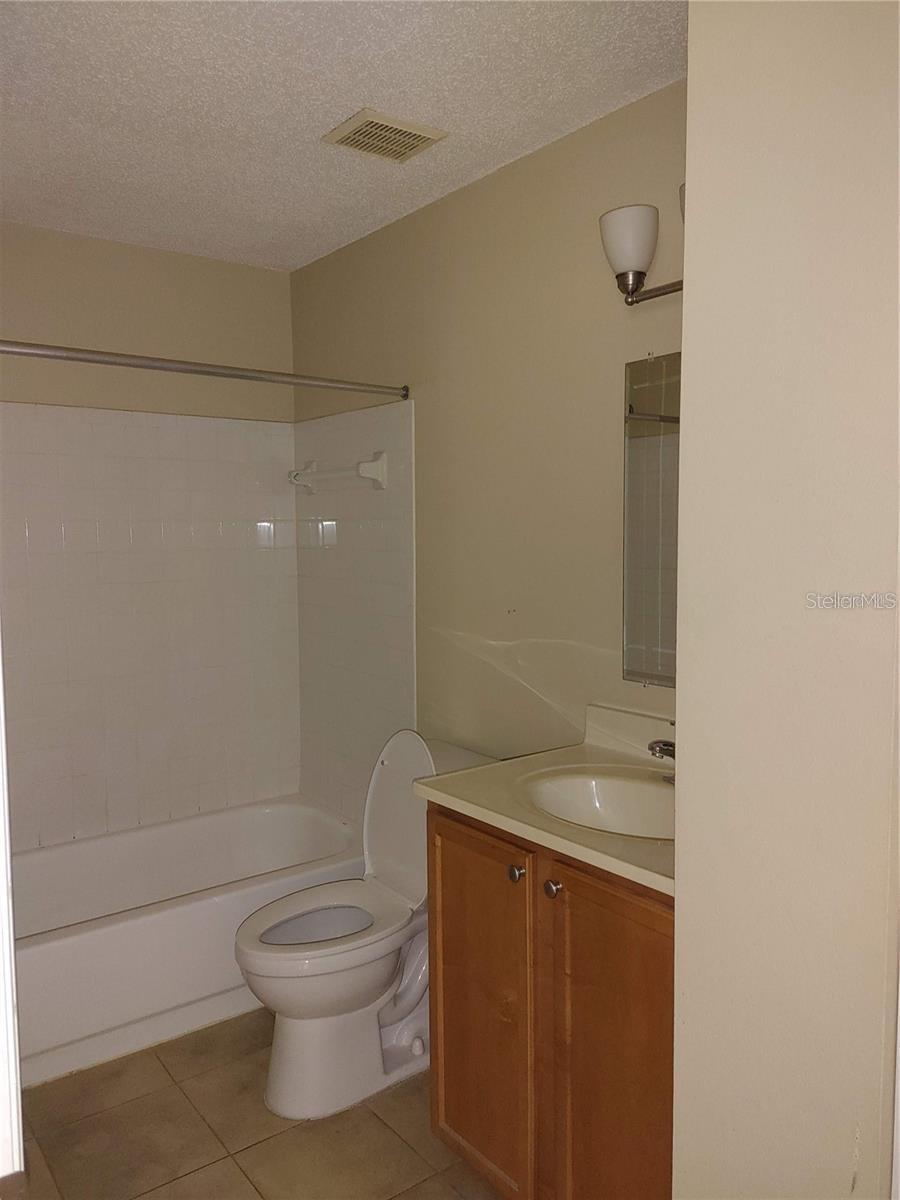 215 LAKE BROOK CIR #204 — photo 7
