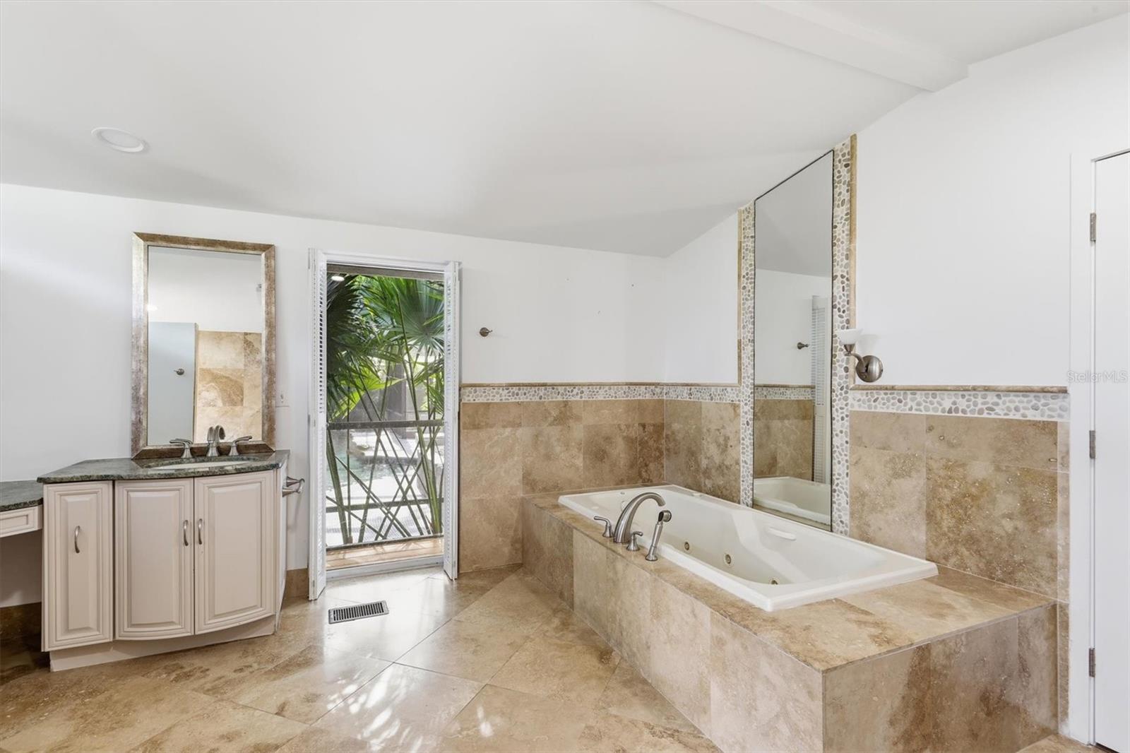 425 PARTRIDGE CIR — photo 24