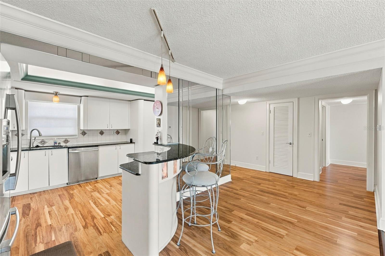 131 BLUFF VIEW DR #403 — photo 4