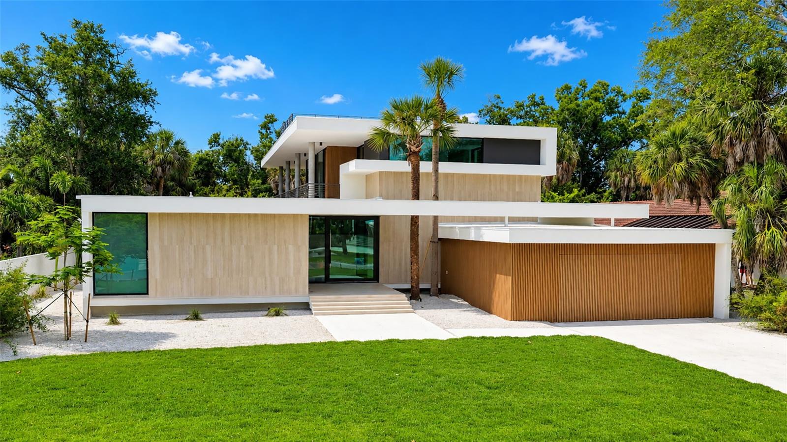 359 N SHORE DR — photo 2