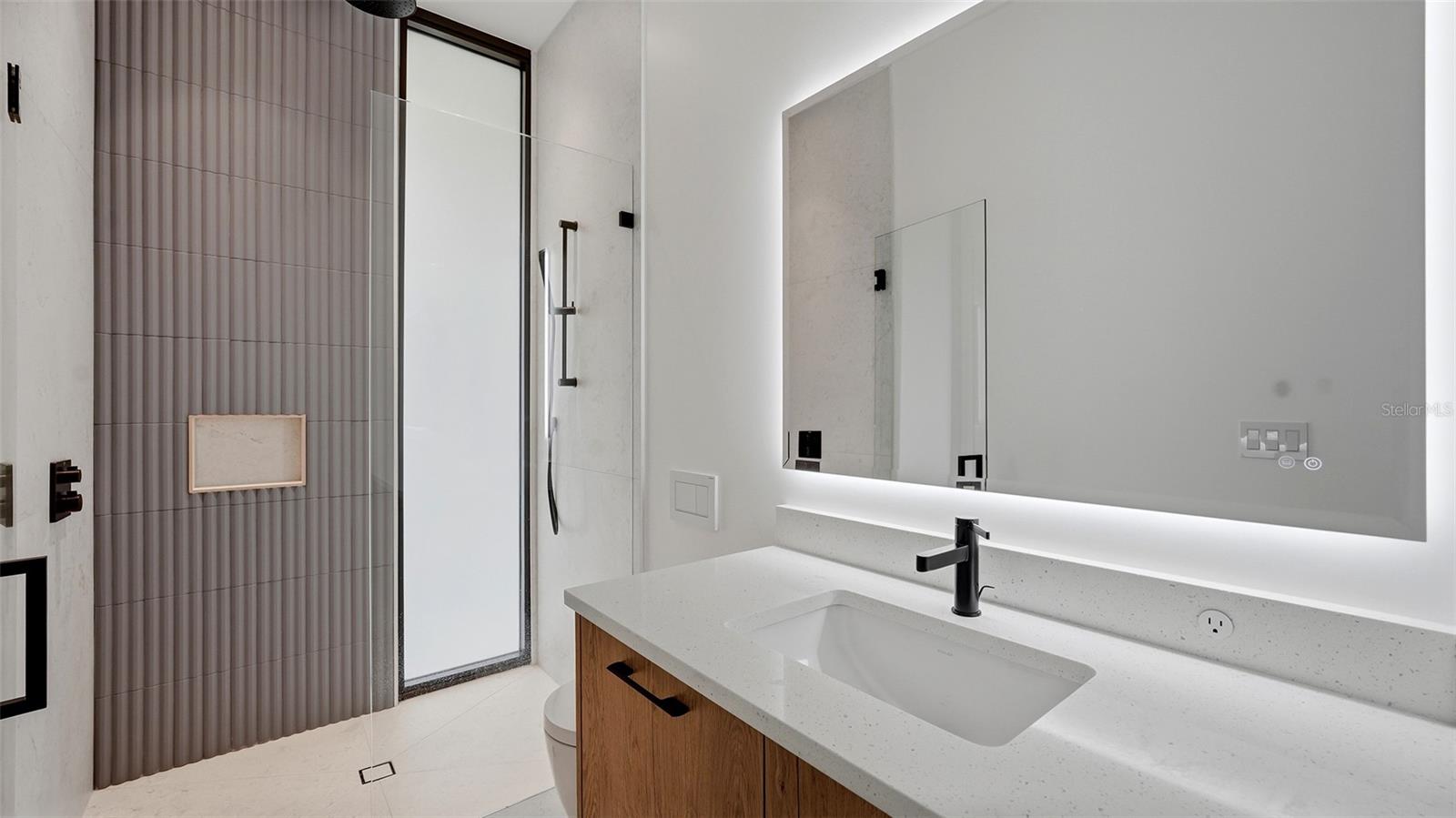 359 N SHORE DR — photo 34