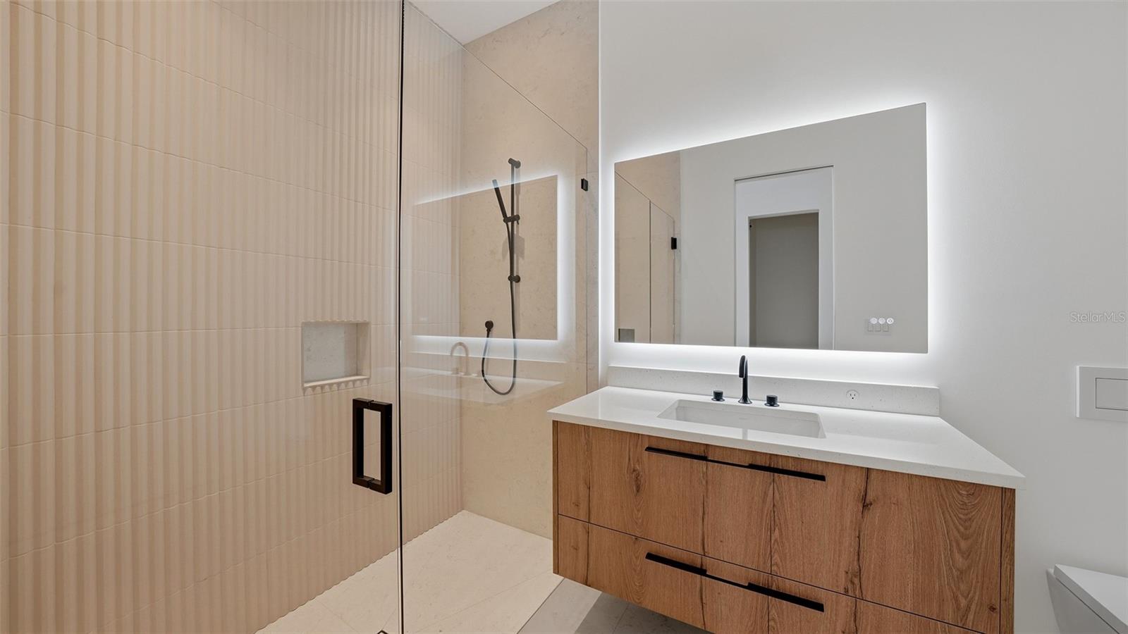 359 N SHORE DR — photo 31