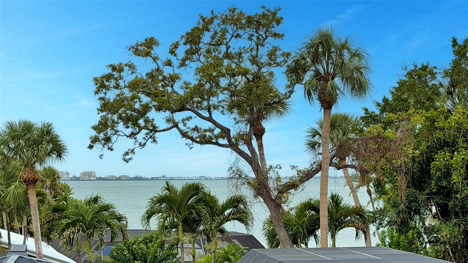 359 N SHORE DR — photo 41