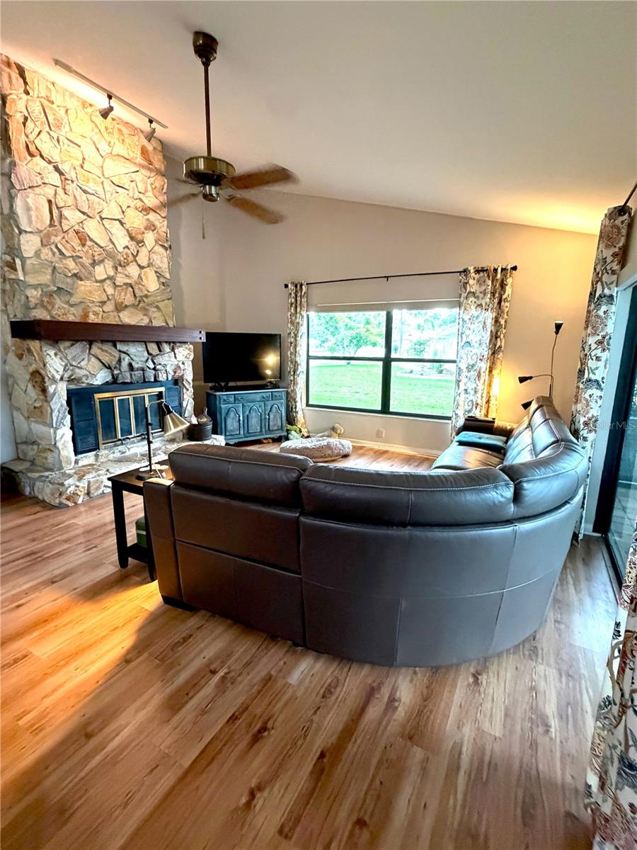 2215 TONIWOOD LN — photo 21