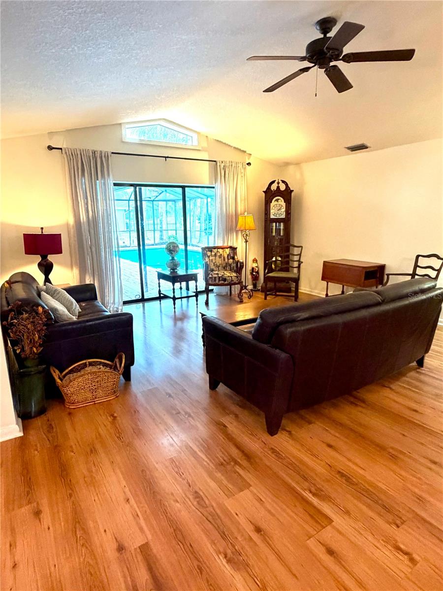 2215 TONIWOOD LN — photo 12