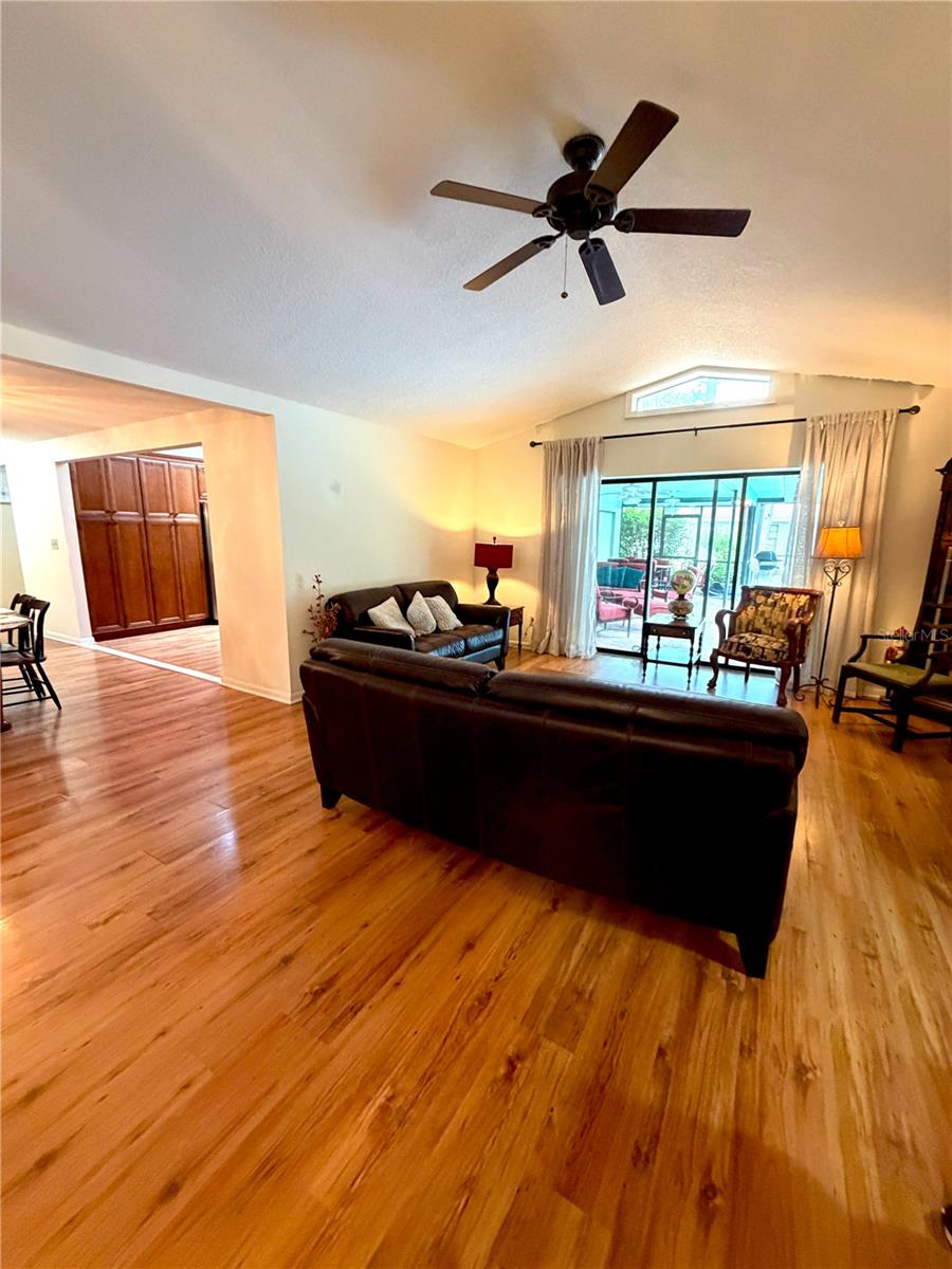 2215 TONIWOOD LN — photo 10